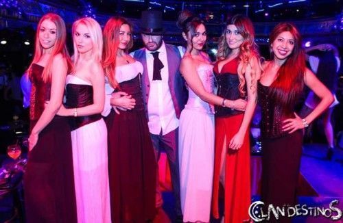 Luce tu Corset en CLANDESTINOS