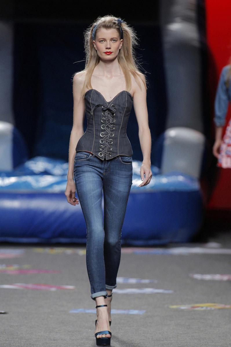 El corset de vestir: una prenda siempre de moda, presente en la MBFW Madrid Primavera/Verano 2018 El corset de vestir: una prenda siempre de moda, presente en la MBFW Madrid Primavera/Verano 2018
